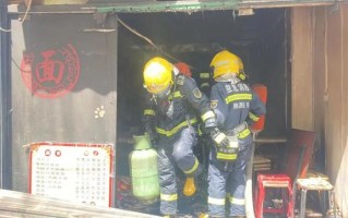 油锅着火情景短剧，油锅发生火灾