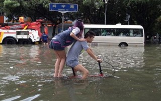 雨天在家恶搞视频，雨天在家恶搞视频大全