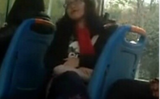 国外恶搞车上索吻视频，车上搞笑视频