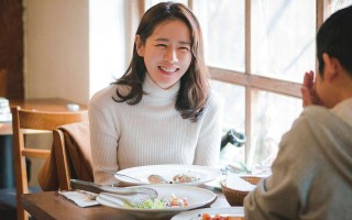 姐姐安慰弟弟短剧剧本，姐姐安慰弟弟短剧剧本怎么写