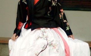 新疆汉服穿搭图片男生，新疆汉服穿搭图片男生头像